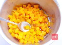 Illustration of how to make pumpkin orange lanterns 4