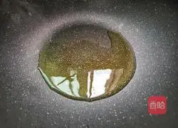 Illustration of how to make Chinese toon scrambled eggs 14