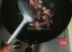 Illustration of how to make wolfberry, yam and sheep brain soup 4