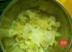 Illustration of how to make Tremella and Papaya Soup 1
