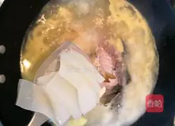 Illustration of how to make crucian carp noodle soup 11