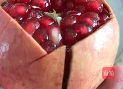 Illustration of how to make pomegranate juice 4