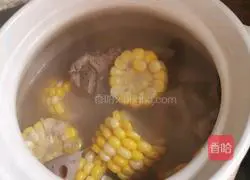Corn, lotus root and pork ribs soup recipe 8
