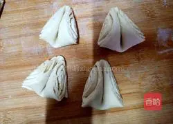 Illustration of how to make salt and pepper rolls 13