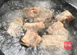 Illustration of how to make braised pork ribs with tangerine peel 1