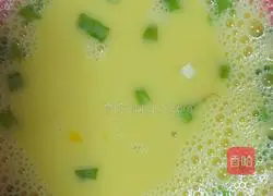 Illustration of how to make green onion steamed eggs (pudding texture) 2