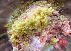 Illustration of how to make pork and mushroom buns 6