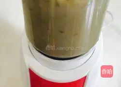 Illustration of how to make avocado milkshake 6