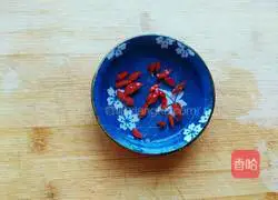 Illustration of how to make red dates and lotus seeds pork ribs soup 6