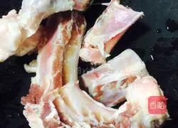 Illustration of how to make beef bone soup 1