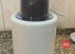 Illustration of how to make black sesame paste 4