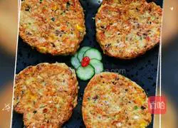 Illustration of how to make low-fat, low-calorie, high-protein shrimp, chicken breast, oatmeal and vegetable cakes 8