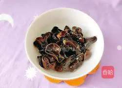 Illustration of how to make fungus, sauerkraut, vermicelli and old duck soup 15