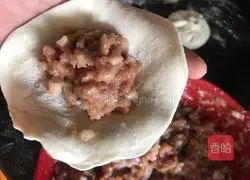 Illustration of how to make onion and pork buns 17