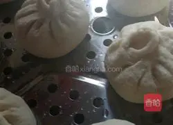 Illustration of how to make Pork, Fungus, Mushroom and Shrimp Buns 5
