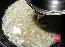 Illustration of how to make fried rape and egg noodles 5