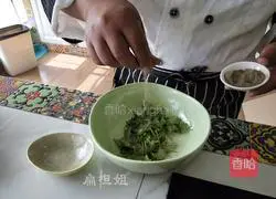 Illustration of how to make spicy and sour whitebait soup 10