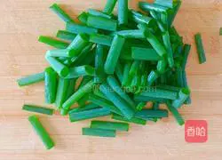 Illustration of how to make noodles with scallion oil 1