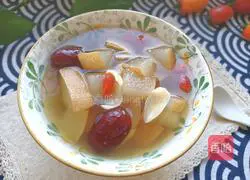 Illustration of how to make red dates, snow pear and lily soup 8