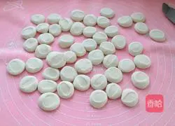 Illustration of how to make pork and sauerkraut dumplings 7 