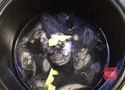 Yam, wolfberry, black chicken soup recipe 4