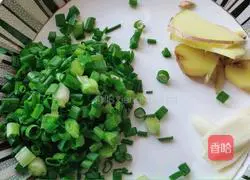 Illustration of how to make fried river shrimp 2