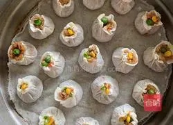 Illustration of how to make siomai 5