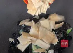 Illustration of how to make fish cake soup 6