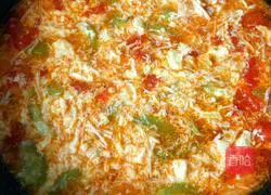 Illustration of how to make tomato sauce, luffa and mushroom soup 16