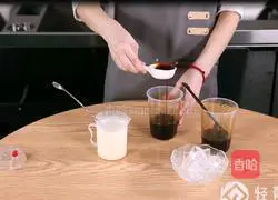 Brown sugar pearl milk tea Q Illustration of how to play pearls 3