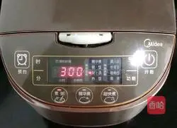 Illustration of how to make beef bone and lotus root soup 8