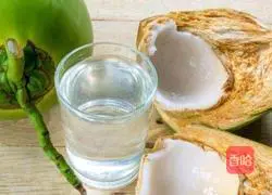 Illustration of how to make luxurious and fragrant simple coconut chicken soup 1