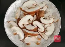 Illustration of how to make mushroom and egg noodles 1