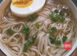 Illustration of how to make green onion clear soup noodles 8