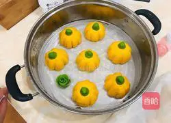 Illustration of how to make fluffy and soft pumpkin steamed buns without adding water 8