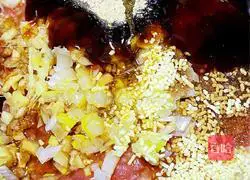 Illustration of making minced pork and cowpea buns 6