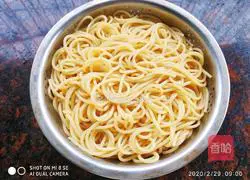 Illustration of how to make fried pasta with fresh vegetables 7