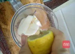 Illustration of how to make pear juice 2