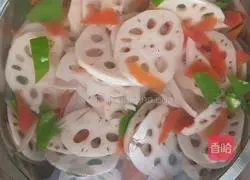 Illustration of how to make vinegar lotus root slices 7