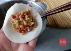 Illustration of how to make seasonal vegetable and fresh meat buns 12