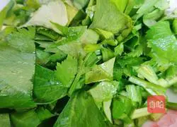 Illustration of how to make shredded mixed vegetables and pork for treating loss of appetite 3