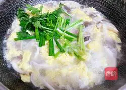 Illustration of how to make egg and mushroom soup 14