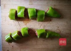 Illustration of how to make tiger skin and green pepper stuffed with meat 4