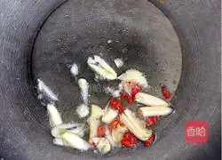 Illustration of how to make fried beef with celery 6