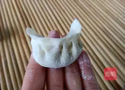 Illustration of how to make fresh meat dumplings 10