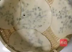 Illustration of how to make scallion pancakes for breakfast 7