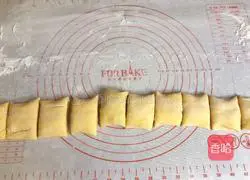 Illustration of how to make pumpkin chive rolls 16