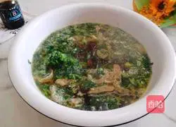 Illustration of how to make pickled cabbage, belly and egg soup 6