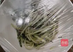 Illustration of how to make cold wolfberry and cucumber 11