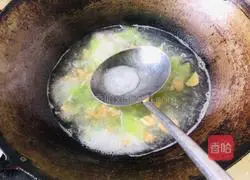 Illustration of how to make lettuce and sea rice soup 6